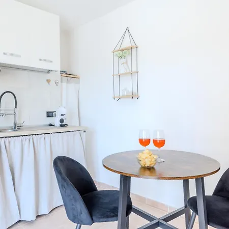 Apartment Splendido Monolocale Con Giardino