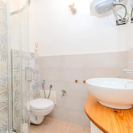 Apartment Splendido Monolocale Con Giardino *