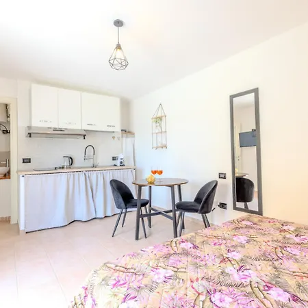 Splendido Monolocale Con Giardino Apartamento *