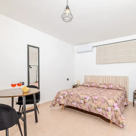 Apartmán Splendido Monolocale Con Giardino Olbia